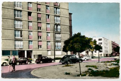 Ciudad suburbana parisina en la década de 1960: los nuevos edificios de Aubervilliers, Seine Saint-Denis, Ile de France de French Photographer