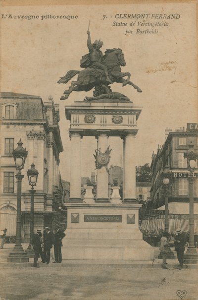 Auvernia pintoresca - estatua de Vercingétorix por Bartholdi en Clermont-Ferrand de French Photographer