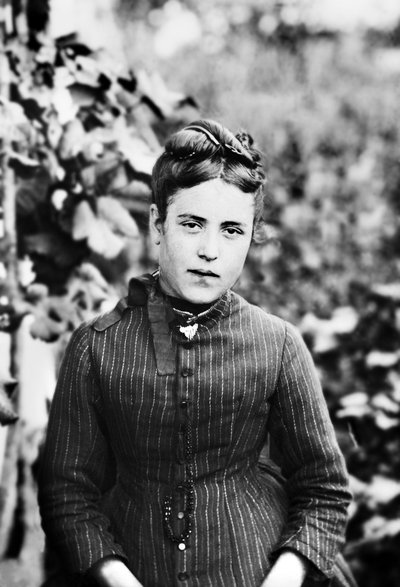 Retrato de una joven de Bourmont en Haute Marne. Fotografía finales del siglo XIX. Colección Ducos de French Photographer