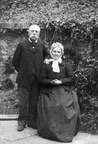Retrato de una pareja mayor, de los alrededores de Bourmont en Haute Marne. Fotografía finales del siglo XIX. Colección Ducos. de French Photographer