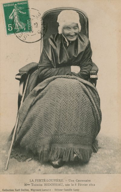 Postal de una centenaria, Madame Therese Bedoiseau, La Ferte-Loupiere, 1913 de French Photographer