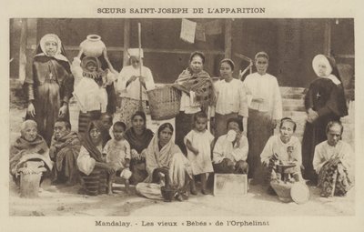 Residentes de un orfanato dirigido por las Hermanas de San José, Mandalay, Birmania de French Photographer
