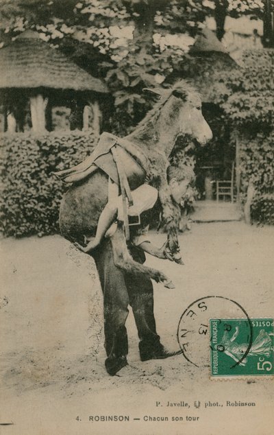 Robinson, Chacun don tour. Joven llevando un burro de French Photographer