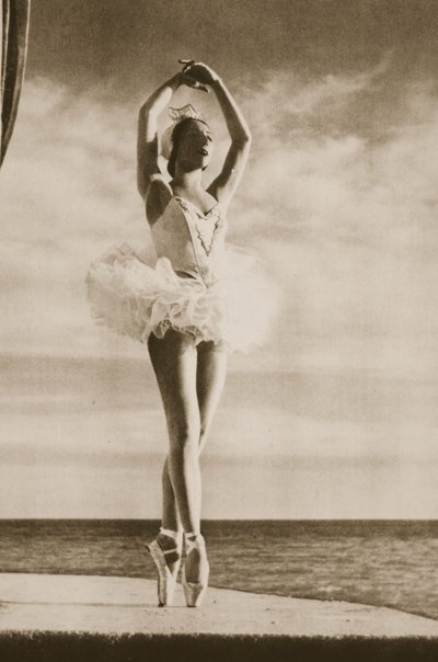 Rosella Hightower en El Lago de los Cisnes, del Grand Ballet de Monte-Carlo, 1949 de French Photographer