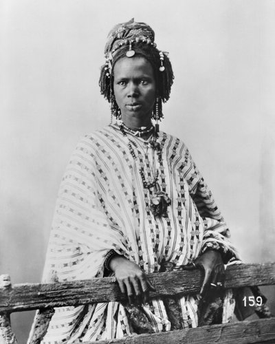Mujer senegalesa, c.1900 de French Photographer
