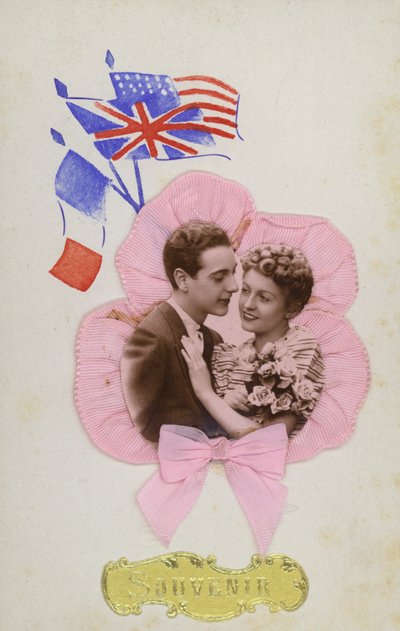 Tarjeta de recuerdo, mostrando banderas francesa, inglesa y americana de French Photographer