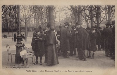 Mercado de sellos en los Campos Elíseos, París de French Photographer