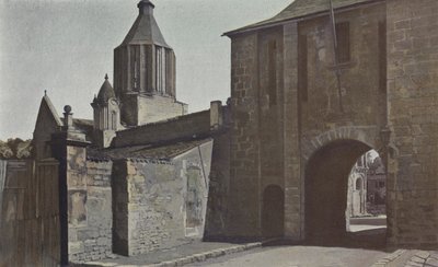 Surgeres, Puerta de la ciudad y Campanario de la Iglesia de French Photographer