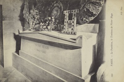 El Panteón, París, Tumba de Victor Hugo de French Photographer