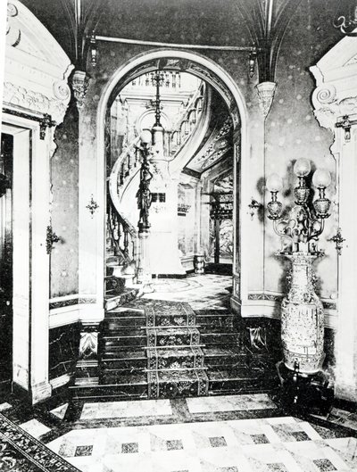 El vestíbulo y la escalera de ónix en el Hotel de Paiva de French Photographer