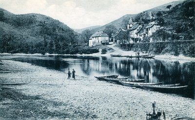 Las orillas del Lot en Veillevie (Valle del Lot), Cantal, Auvernia: postal de navegación en barco, principios del siglo XX de French Photographer