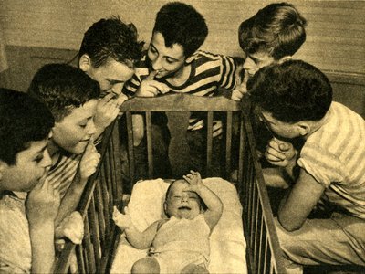El "un" de la revista semanal "Bonjour Dimanche - para la familia" dirigida por Jean Nohain, 22 de febrero de 1948 de French Photographer