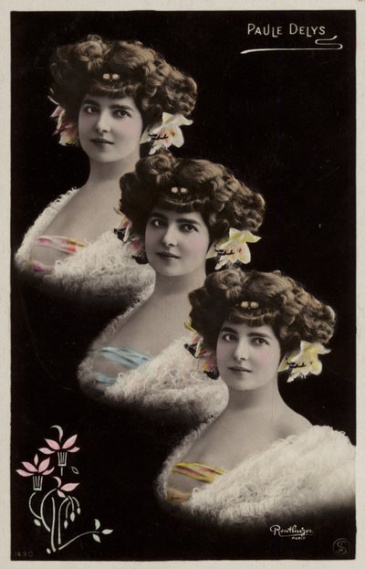 Tres cabezas femeninas idénticas de French Photographer