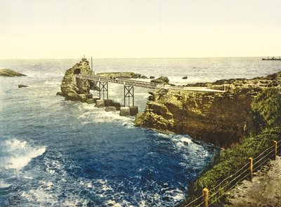 Vista de la Virgen en las Rocas, Biarritz, 1890-1900 de French Photographer