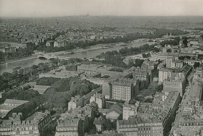 Vue sur les Champs-Elysees et le Sacre-Coeur prise de la Tour Eiffel de French Photographer