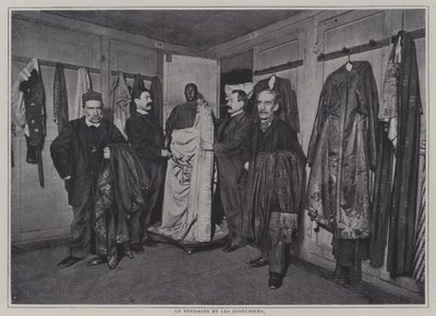 Departamento de vestuario de la Comédie-Française, París (foto en blanco y negro) de French Photographer
