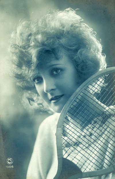 Mujer con una raqueta de tenis de French Photographer