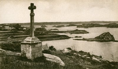 Isla de Bréhat: Croix St Michel y los islotes de Kerpont, principios del siglo XX (foto b/n) de French Photographer