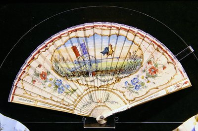 Abanico patriótico de la Primera Guerra Mundial del fabricante de abanicos parisino, Maison Kees de French School