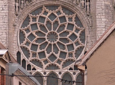 Vista exterior de la ventana rosa norte de French School