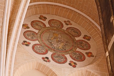 Vista de una roseta pintada en la bahía más occidental, lado sur de French School