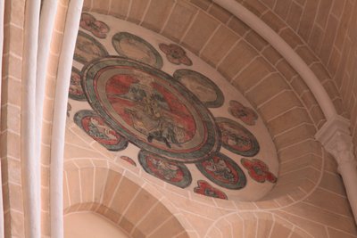 Vista de una roseta pintada en la bahía más occidental, lado sur de French School