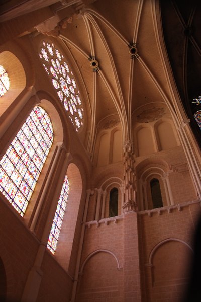 Vista interior de la bahía más occidental frente a la ventana de la rosa de French School