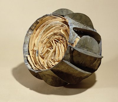 Bola llena de cartas, arrojada al río Sena en el momento del Sitio de París, 1870-71 de French School