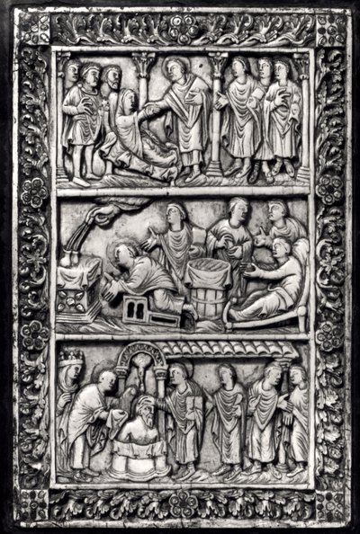 Placa tallada para una cubierta de libro que representa escenas de la vida de San Remigio (c.437-533) y el bautismo de Clodoveo I (465-511) de French School