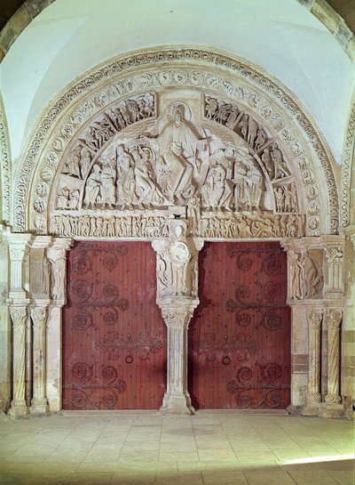 Portal Central en el Nártex de la Iglesia de Sainte-Madelaine, con relieve de Pentecostés en el Tímpano, c.1150 de French School