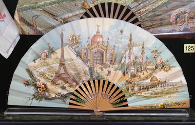 Abanico conmemorativo de la Exposición Universal de 1889 en París de French School