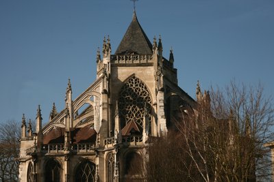 Representación de una vista del extremo este de la iglesia de French School