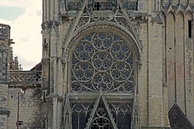 Vista de la ventana de rosa de French School