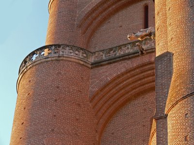 (detalle) del ladrillo de la torre oeste de French School