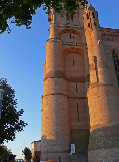 Representación de la torre oeste de French School