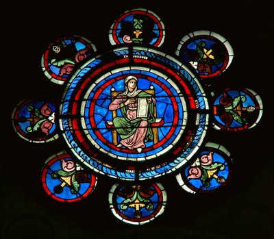 (detalle) de la ventana rosa norte que representa la Retórica de las Artes Liberales de French School