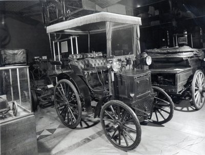 Automóvil Peugeot temprano, c.1898 de French School