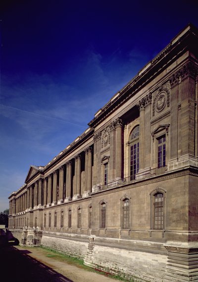 Fachada este, entrada principal y columnata diseñada por Claude Perrault y otros, comenzada en 1678, completada por Jacques Germain Soufflot en 1774 de French School