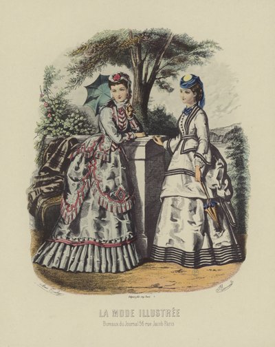 Mujeres elegantes con vestidos de época en el jardín de French School