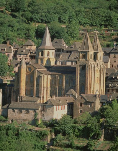 Vista exterior, comenzada por el abad Odolric en c.1050 de French School