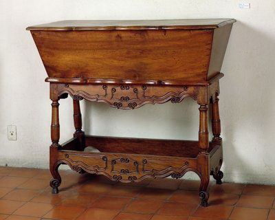 Mesa estilo Fouques de French School