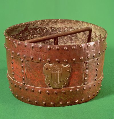 Medida de grano con el escudo de armas de Senlis, 1630 (cobre) de French School