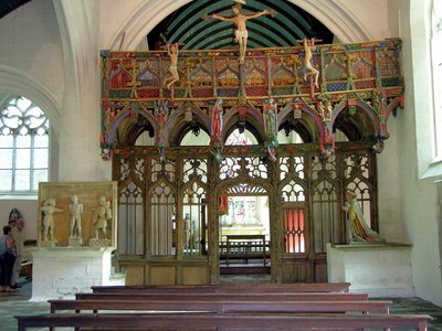 Interior de la capilla con el crucero pintado de French School