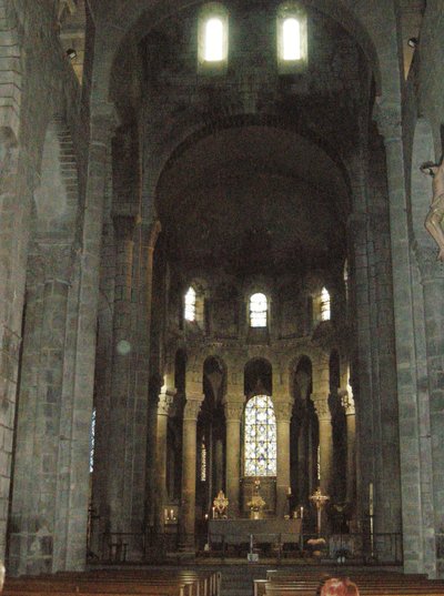 Vista interior de la basílica de French School