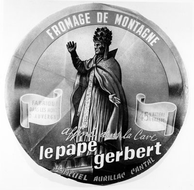 Etiqueta que representa al Papa Auvergnat Silvestre II para un queso de montaña de la zona de Auvernia, Francia de French School