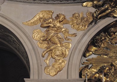 Ángel estilo Luis XIV, del arco a la izquierda del altar mayor en la capilla de French School