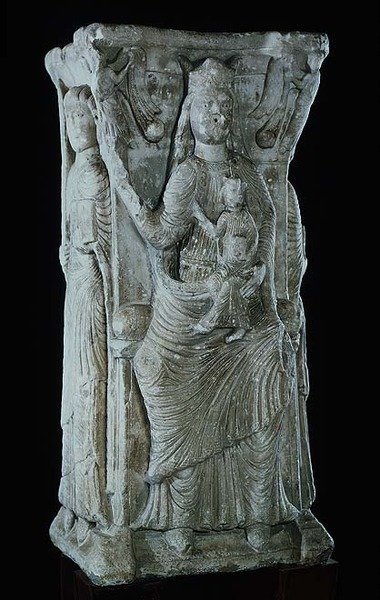 Madonna y Niño, relieve de un pilar rectangular (mármol) de French School