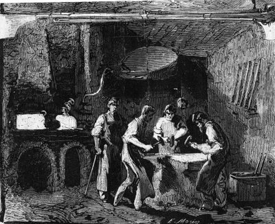 Fabricación de cañones de rifle: trabajadores trabajando el hierro con un martillo, después de fundirlo, para hacer placas. Grabado en "Le Monde Illustré" n°35 del 12 de diciembre de 1857. de French School
