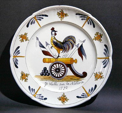 Plato de Nevers que representa un gallo en un cañón de French School