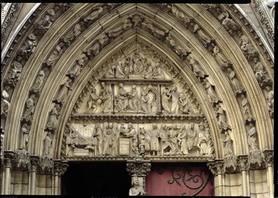 Portal del transepto norte, detalle del tímpano que representa escenas de La Infancia de Cristo y la Historia de Teófilo de French School